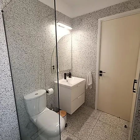 Just Renovated & Centrally Located * Nikósie