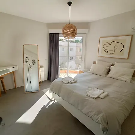 Just Renovated & Centrally Located Апартаменты Никосия