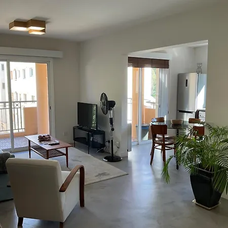 Just Renovated & Centrally Located Апартаменты Никосия