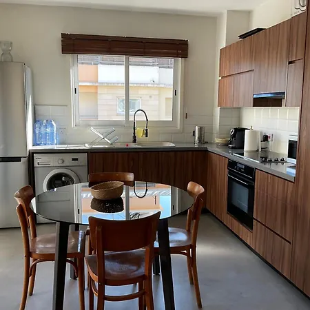 Just Renovated & Centrally Located Апартаменты
